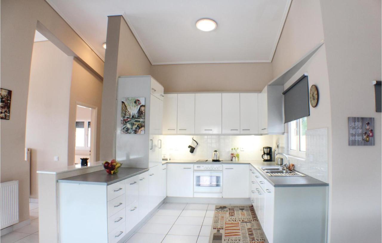 Amazing Home In Chalkida With Wifi Екстериор снимка