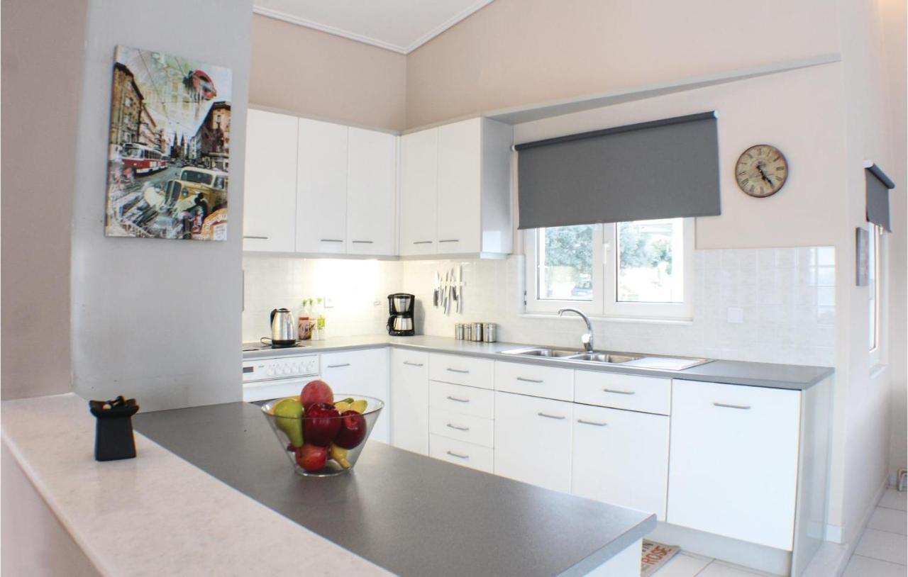 Amazing Home In Chalkida With Wifi Екстериор снимка