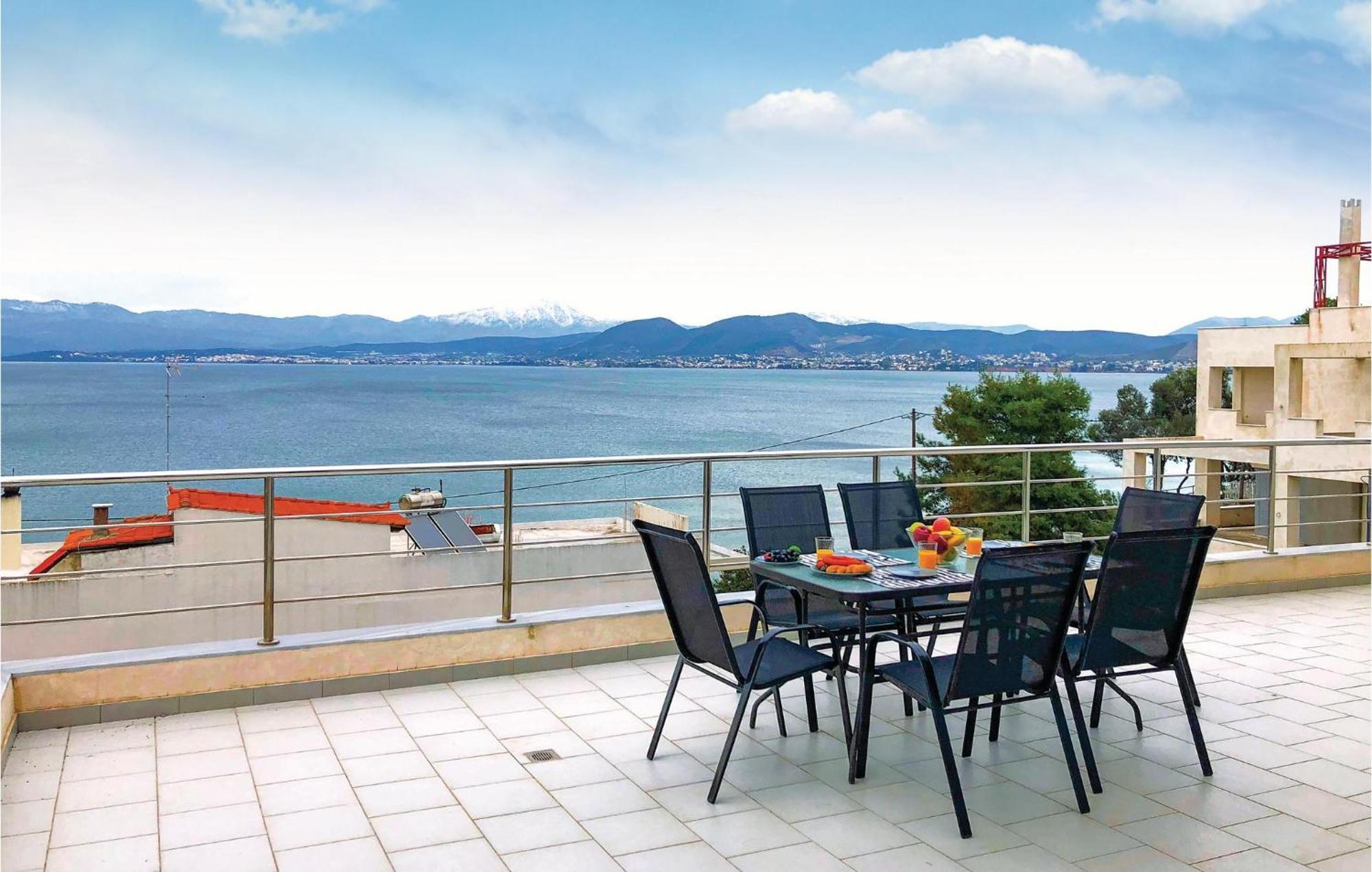 Amazing Home In Chalkida With Wifi Екстериор снимка